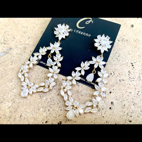 NWT Cézanne Crystal Earrings - Picture 2 of 5